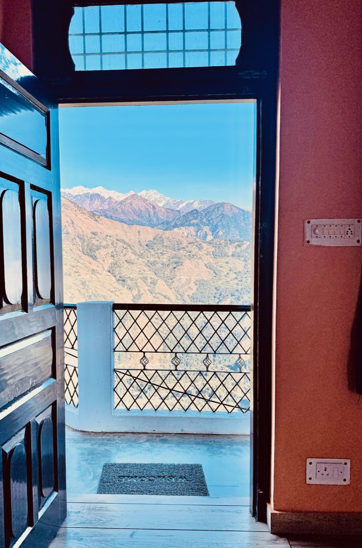 Himalayan and Valley View Balcony Room — Room 2 photo 4